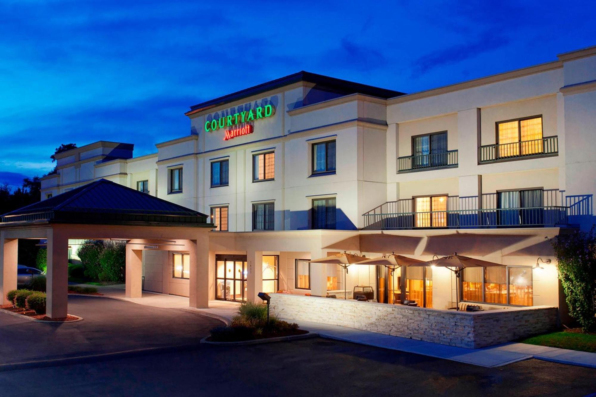 Отель Courtyard Newburgh Stewart Airport Экстерьер фото